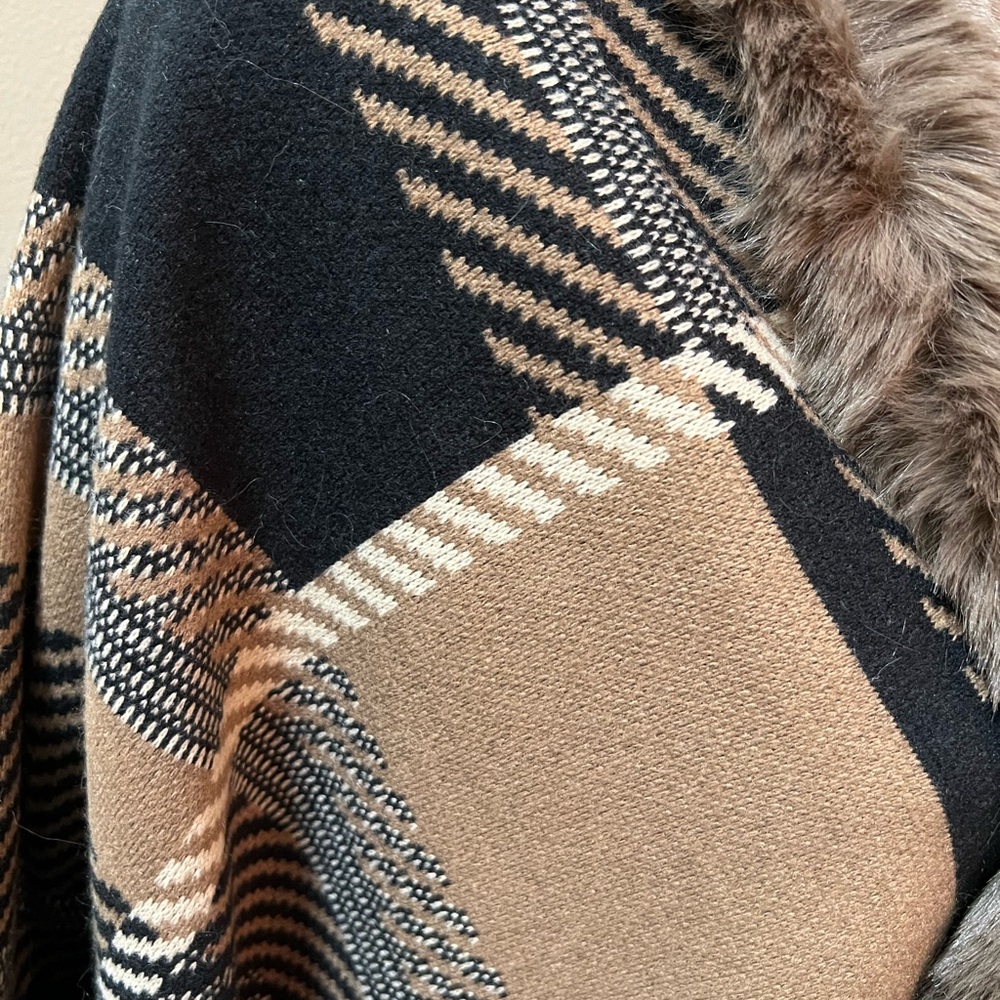 NWT Original, USA, gorgeous multicolor faux fur wrap. One size fits all. - Picture 13 of 17